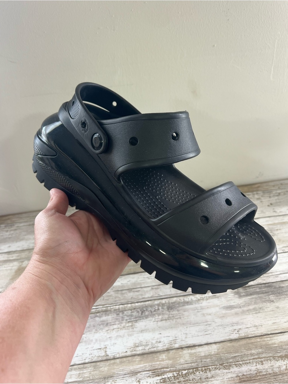 Crocs Classic Mega Crush Platform Sandal